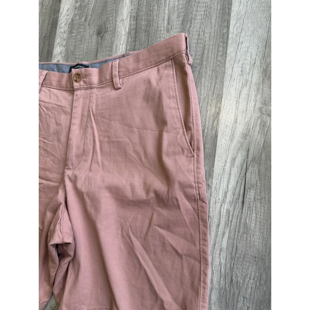 Banana Republic Aiden Shorts Men's 38 Pink  Cotton Blend Flat Front